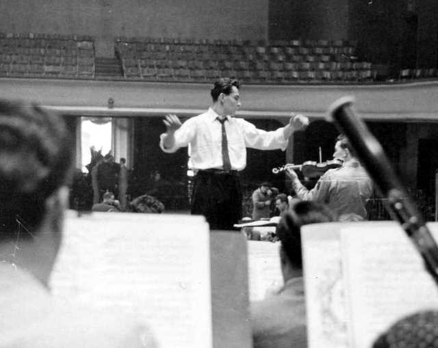 Schermerhorn rehearsing